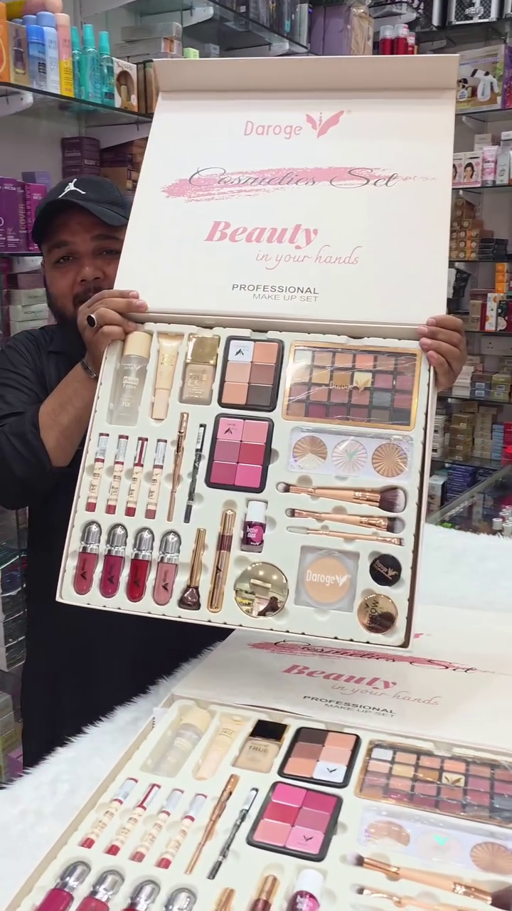 Daroge Professional Makeup Kit Sets - Wide Range Of Combinations To Chose From! (Set of 75 Pcs)