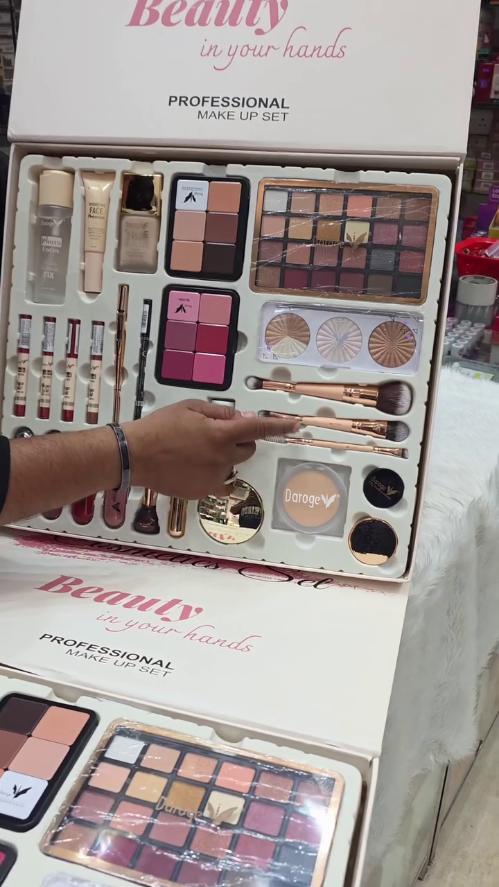 Daroge Professional Makeup Kit Sets - Wide Range Of Combinations To Chose From! (Set of 75 Pcs)