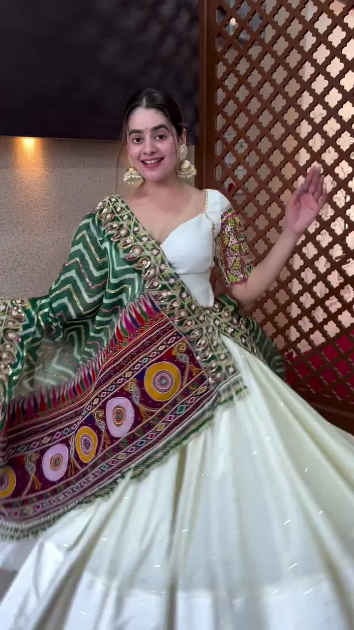 Women&amp;amp;#039;s Real Mirror Work Gujarati Style Chaniya Choli