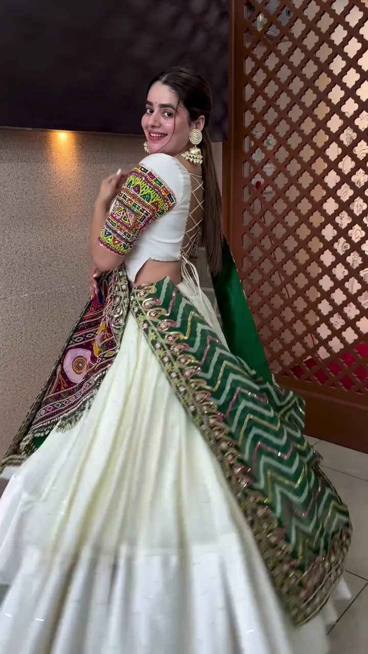 Women&amp;amp;#039;s Real Mirror Work Gujarati Style Chaniya Choli